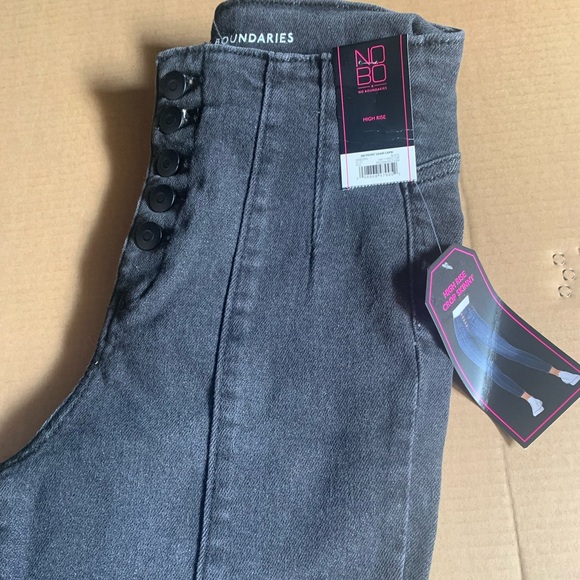 NWT No Boundaries Juniors Front seam Capri. - Picture 3 of 3